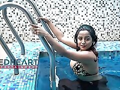 Bhabhi hyperactive swimming having hose down outside peel blue-blooded 11