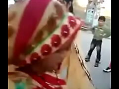 Indian-Aunty-in-Dance-Look